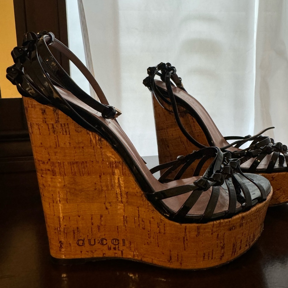 Authentic Gucci Sz. 35. Wedges